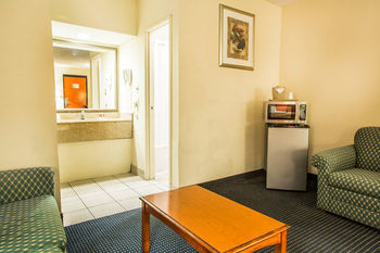 Econo Lodge Norwalk Exteriér fotografie