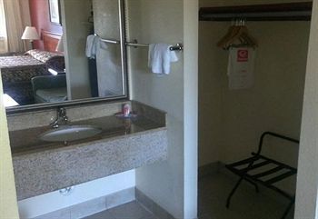 Econo Lodge Norwalk Exteriér fotografie