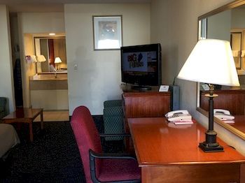 Econo Lodge Norwalk Exteriér fotografie